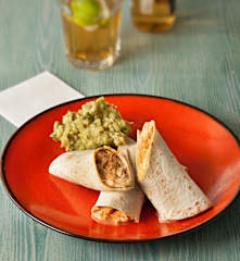 Burrito de pollo con salsa chipotle