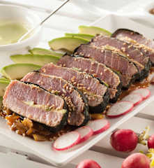 Solomillo de atún marinado en miso