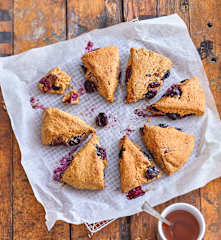 Scones aux cerises noires