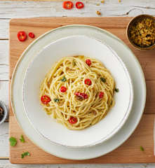 Spaghetti aglio, olio, peperoncino e pangrattato aromatizzato