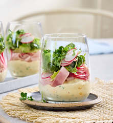 Sałatka jajeczna z szynką i rzodkiewką