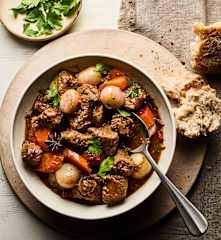 Goulash picante con cerveza negra
