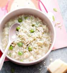 Babyfreundliches Hühner-Risotto mit Erbsen und Champignons