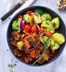 Kalbsbäckchen-Ragout in Metaxa-Sauce