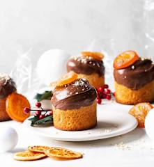 Minipanettones de naranja confitada y chocolate