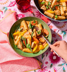 Gemüse-Ajvar-Pasta mit Hähnchen