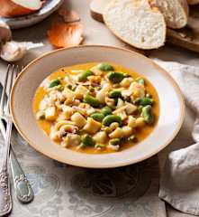 Chocos con habas y guisantes