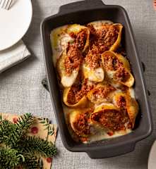 Conchiglioni ripieni di ragù di carne e besciamella