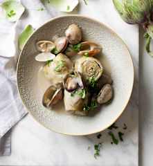 Alcachofas con almejas