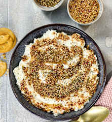 Feta-Creme mit Chili-Sesam-Honig