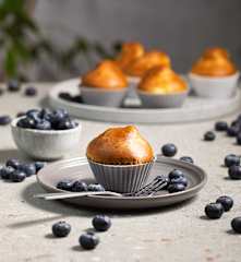 Lekkie muffinki jogurtowe z borówkami