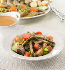 Verduras de primavera al vapor con aliño de tahini
