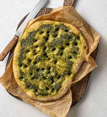 Vollwert-Focaccia mit Kräuter-Knoblauch-Öl