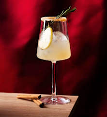 Mocktail de pera y cerveza de jengibre