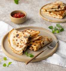 Naleśniki z warzywami i serem