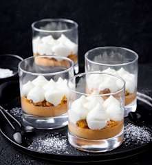 Crème au panettone, mandarine, fruit de la passion et mousse à la noix de coco