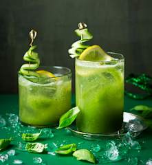 Mocktail de pepino y albahaca