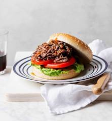 Rabo de ternera deshilachado a la cerveza negra