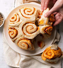 Steamed tomato pesto pull apart bread