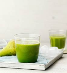 Bebida detox de manzana y pera