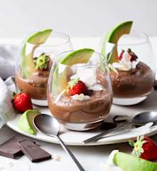 Mousse de aguacate, cocoa y chocolate amargo