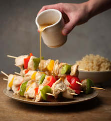 Chicken and pepper souvlaki with rice
