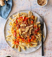 Makaron z warzywami w sosie teriyaki