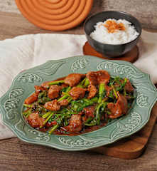 Stir-fry Kailan with Beef and Ginger