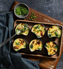 Cheesy broccoli pots