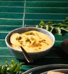 Curry oil hollandaise sauce