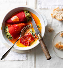 Pimientos de piquillo rellenos de espinacas y gambas