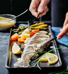 Pstrąg w sosie holenderskim