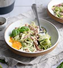 Spicy Spiralized Zucchini Spaghetti Carbonara