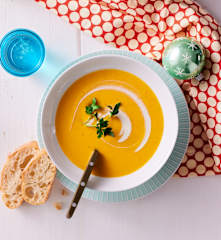 Kürbis-Orangen-Suppe mit Ingwer