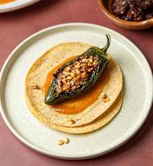 Chile relleno de escamoles