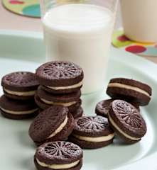 Galletas negras con relleno de vainilla