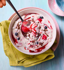 Beeren-Stracciatella-Creme