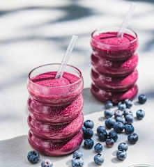 Matcha-Beeren-Smoothie