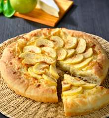 Pizza pommes et brie