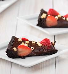 Tarta de chocolate y fresas