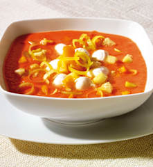 Gazpacho con ciliegine di bufala