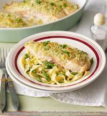 Lachs mit Mandelkruste und Spargel-Tagliatelle