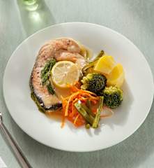 Salmón al vapor con verduras