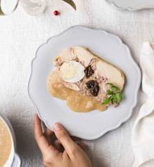 Pollo relleno y salsa de membrillo