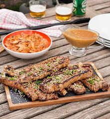 Churrasco marinado en piña y soja con setas shiitake