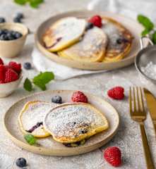 Racuchy budyniowe z owocami