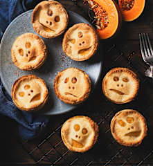 Halloweenowe mini tarty dyniowe