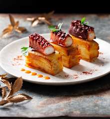 Pulpo asado con patatas pavé