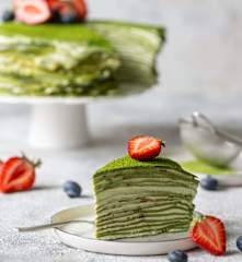 Tort naleśnikowy z matchą