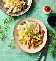 Kohlrabi mit Kerbelsauce, Putenstreifen und Kartoffeln